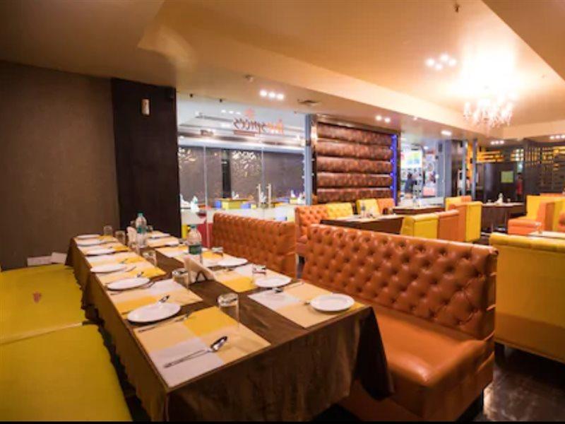Hotel Suncity & Restaurant Hisār エクステリア 写真