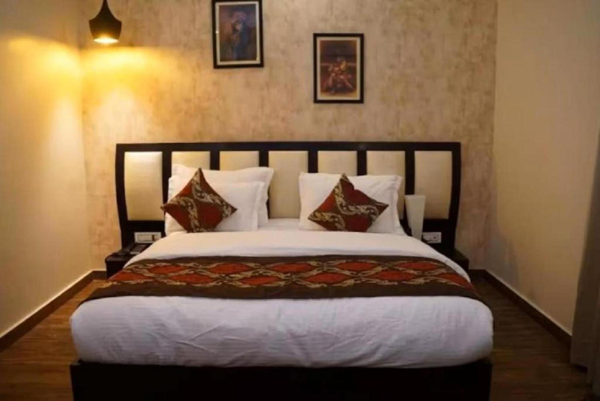 Hotel Suncity & Restaurant Hisār エクステリア 写真